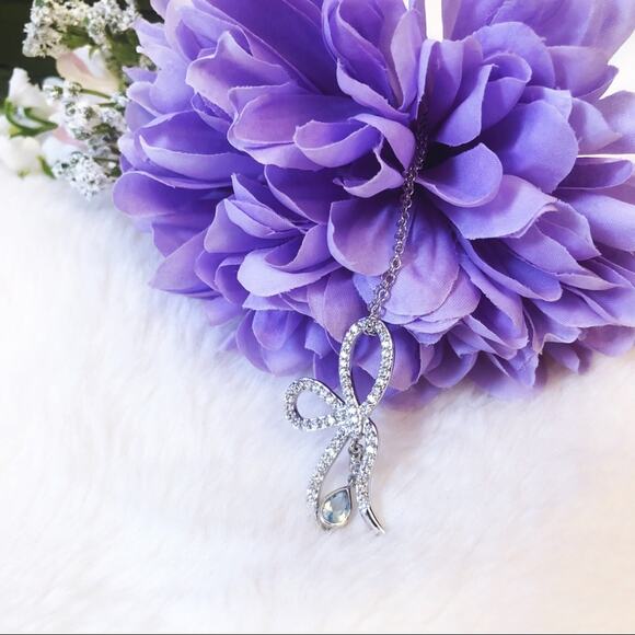 Shopeunoia Boutique Jewelry - Silver Ribbon with Blue Crystal Necklace